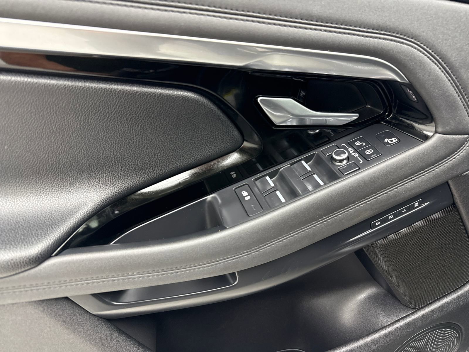 Used 2020 Land Rover Range Rover Evoque SE AWD/4WD image 36