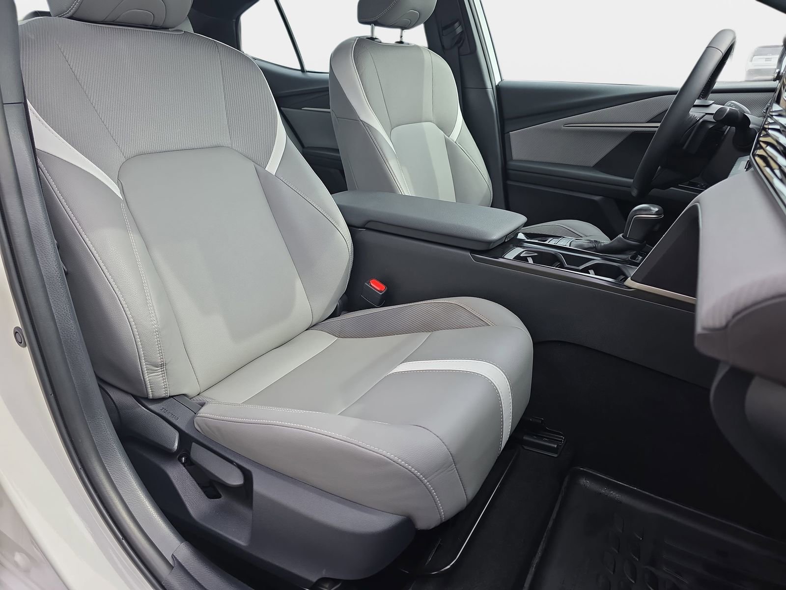 Used 2025 Toyota Camry SE w/ Multimedia Upgrade Package image 10