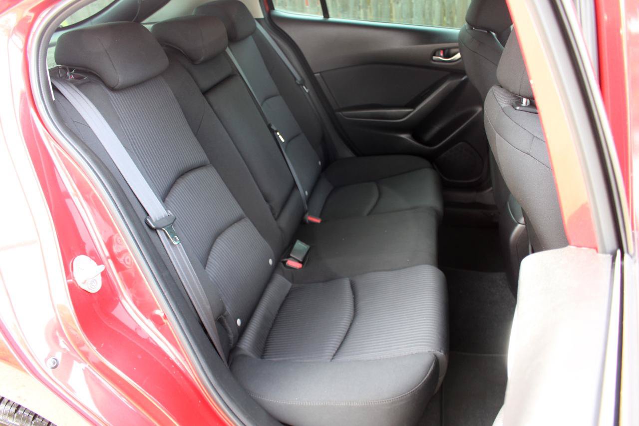Used 2016 MAZDA MAZDA3 i Touring FWD image 35