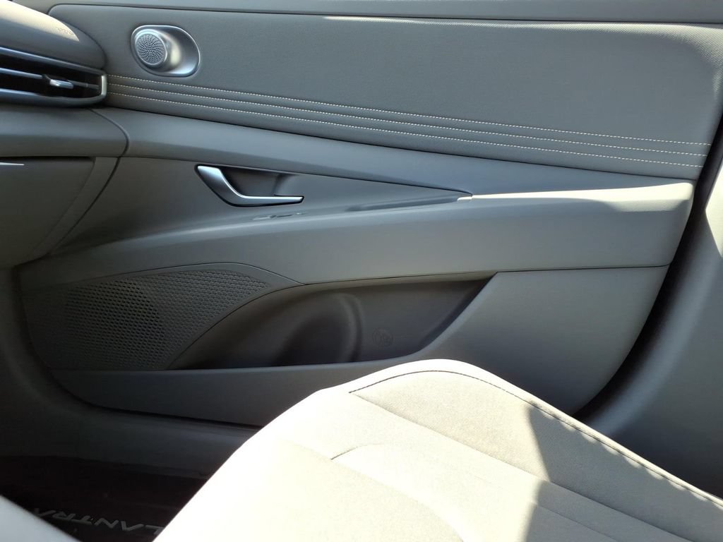 New 2026 Hyundai Elantra SEL Sport Premium FWD image 23