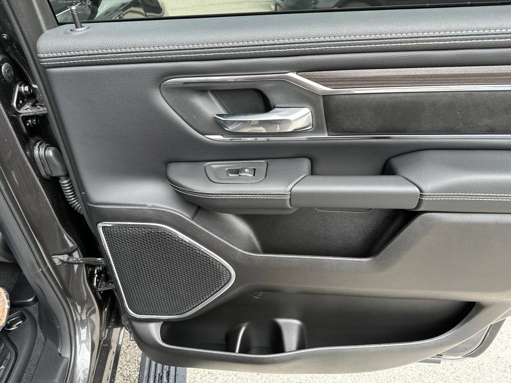 New 2027 RAM 1500 Laramie w/ Laramie Preferred Package AWD/4WD image 16