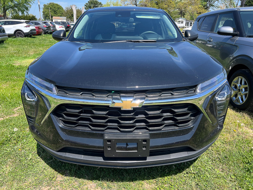 Used 2024 Chevrolet Trax LS FWD image 9