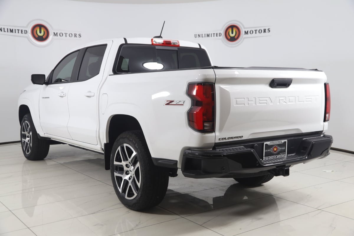 Used 2024 Chevrolet Colorado Z71 w/ Z71 Convenience Package 2 AWD/4WD image 4