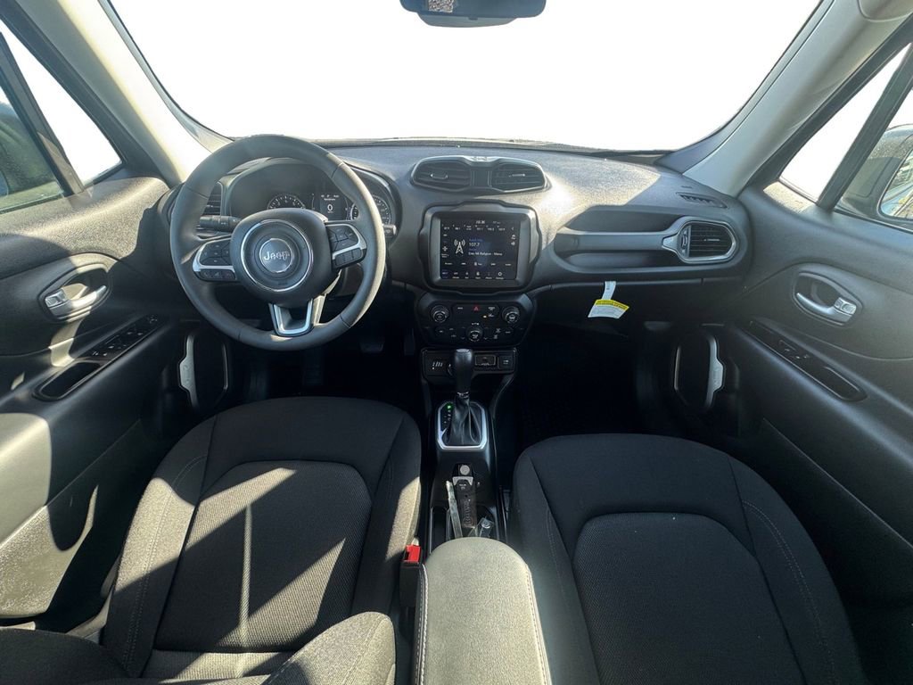 Used 2023 Jeep Renegade Latitude image 11
