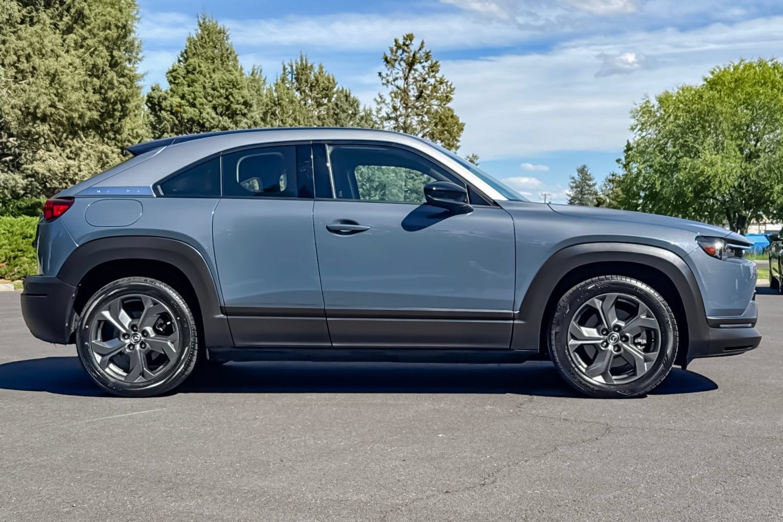 Used 2022 MAZDA MX-30 Electric w/ Premium Plus Pkg FWD image 3