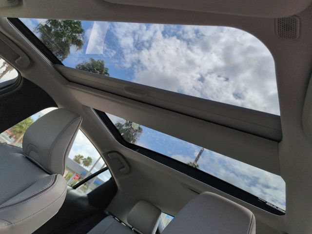 Used 2023 Toyota Prius XLE FWD image 19
