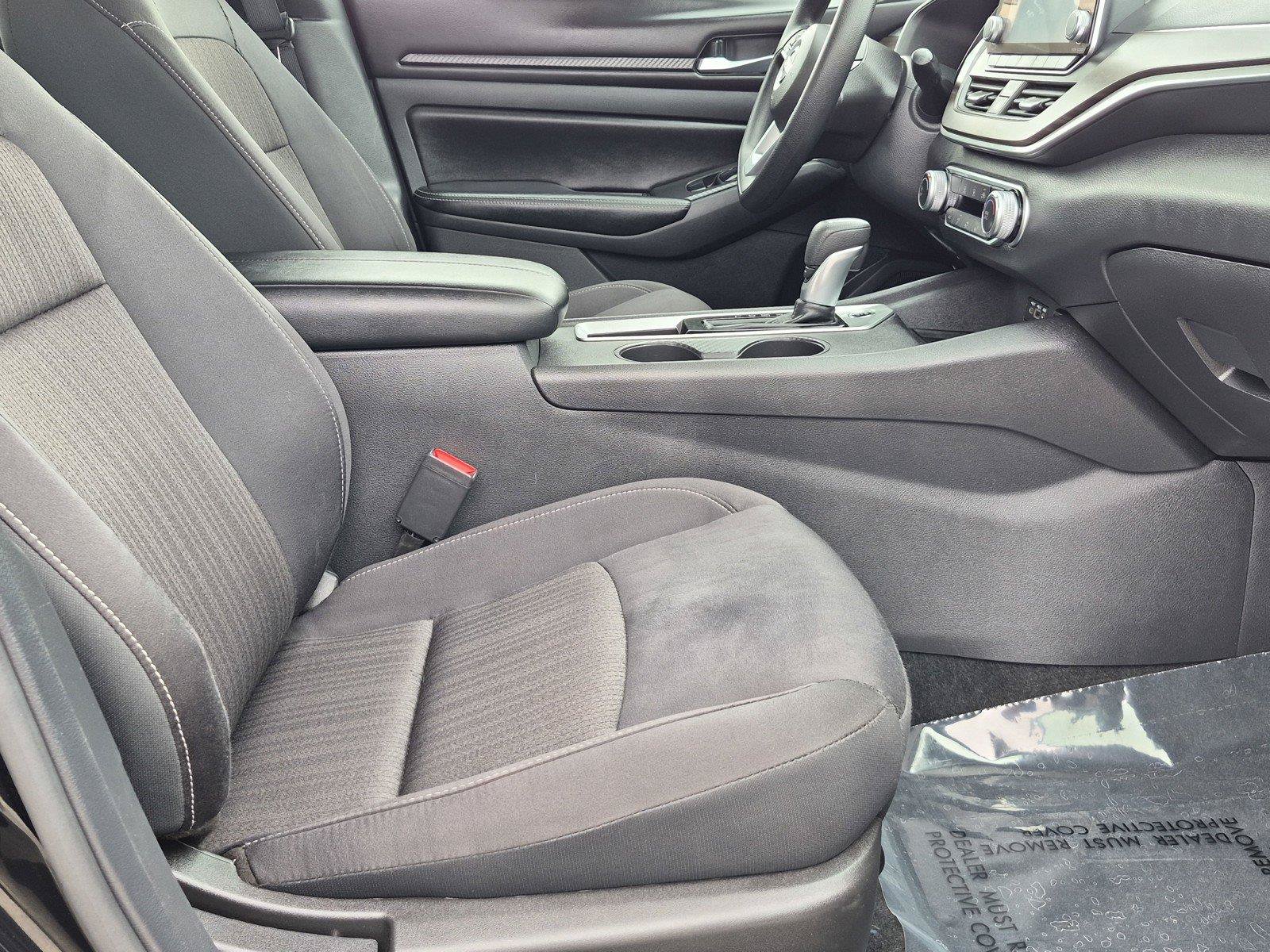 Used 2025 Nissan Altima 2.5 SV FWD image 9