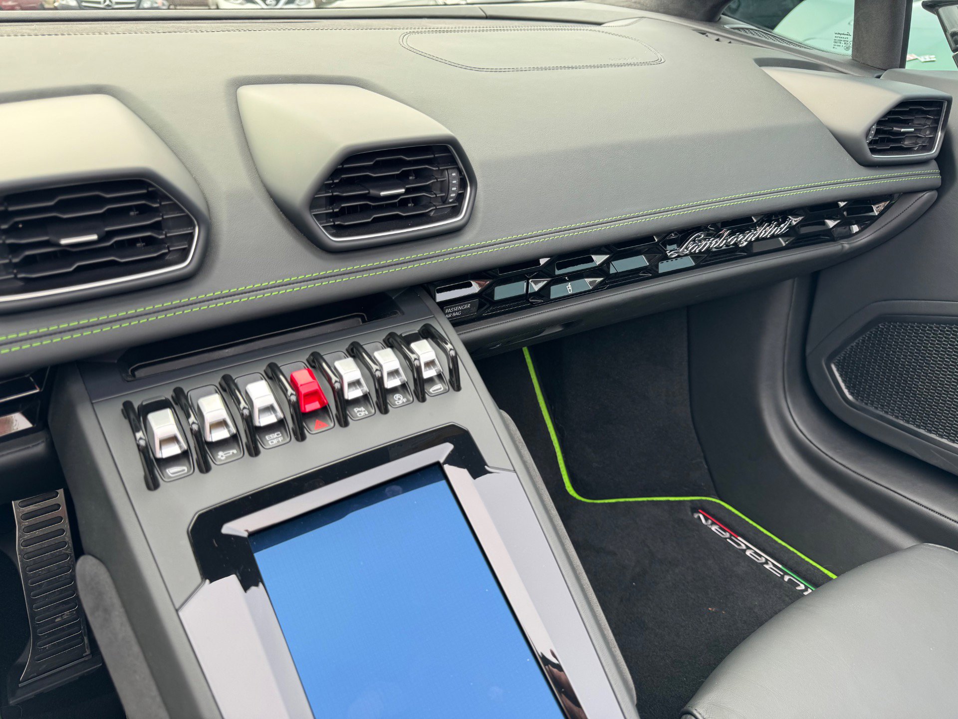 Used 2020 Lamborghini Huracan EVO image 18