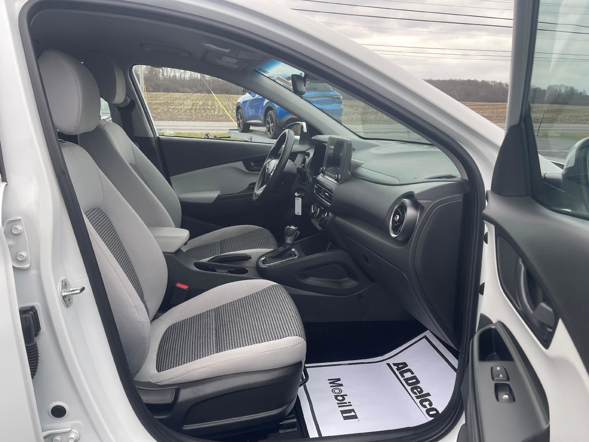 Used 2023 Hyundai Kona SE image 9