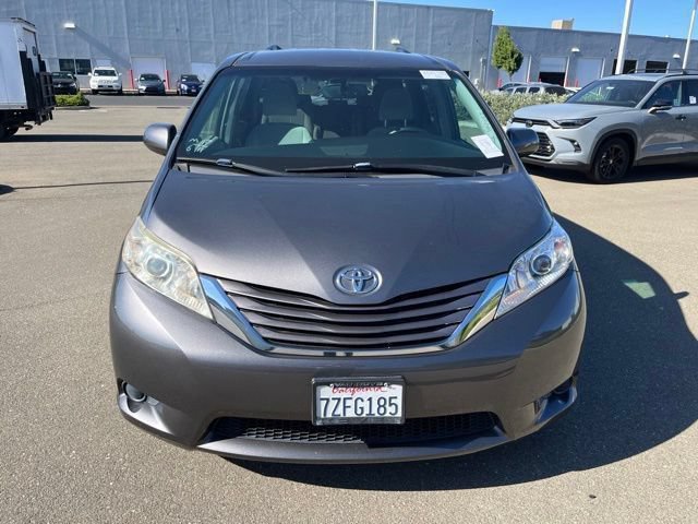 Used 2017 Toyota Sienna LE FWD image 2