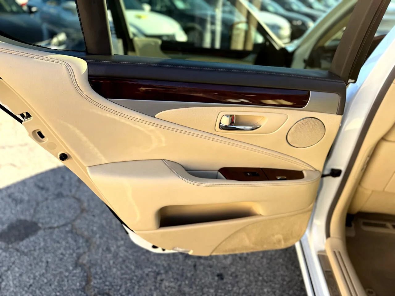 Used 2015 Lexus LS 460 w/ Comfort Package RWD image 26