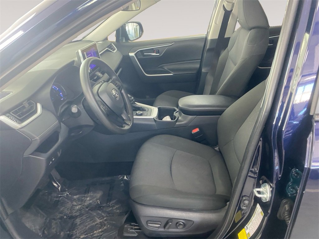 Used 2025 Toyota RAV4 XLE image 9