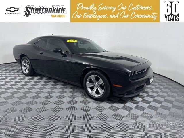 Used 2016 Dodge Challenger SXT w/ Driver Convenience Group RWD image 1