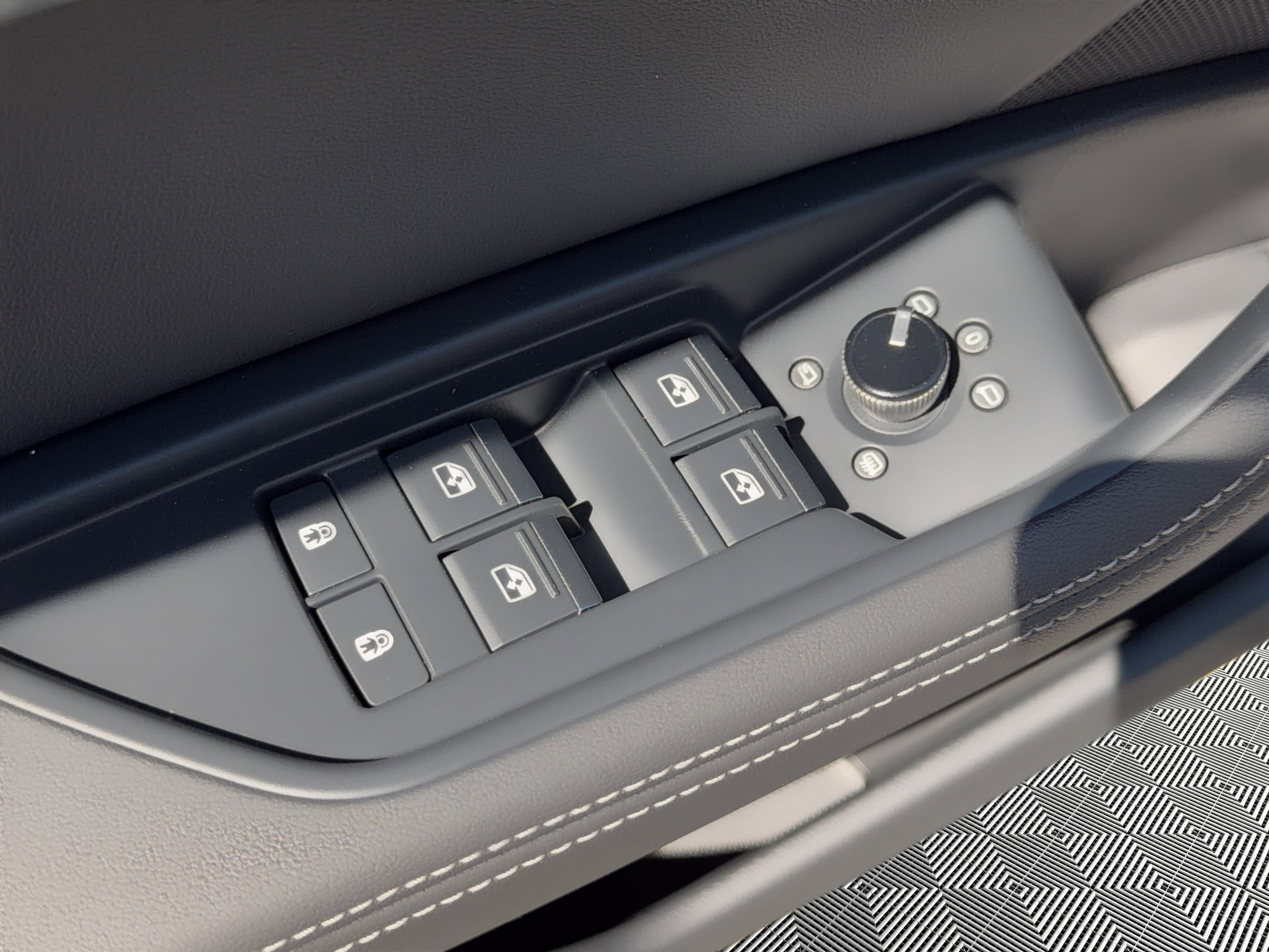 Used 2021 Audi e-tron Premium w/ Convenience Plus Package image 15