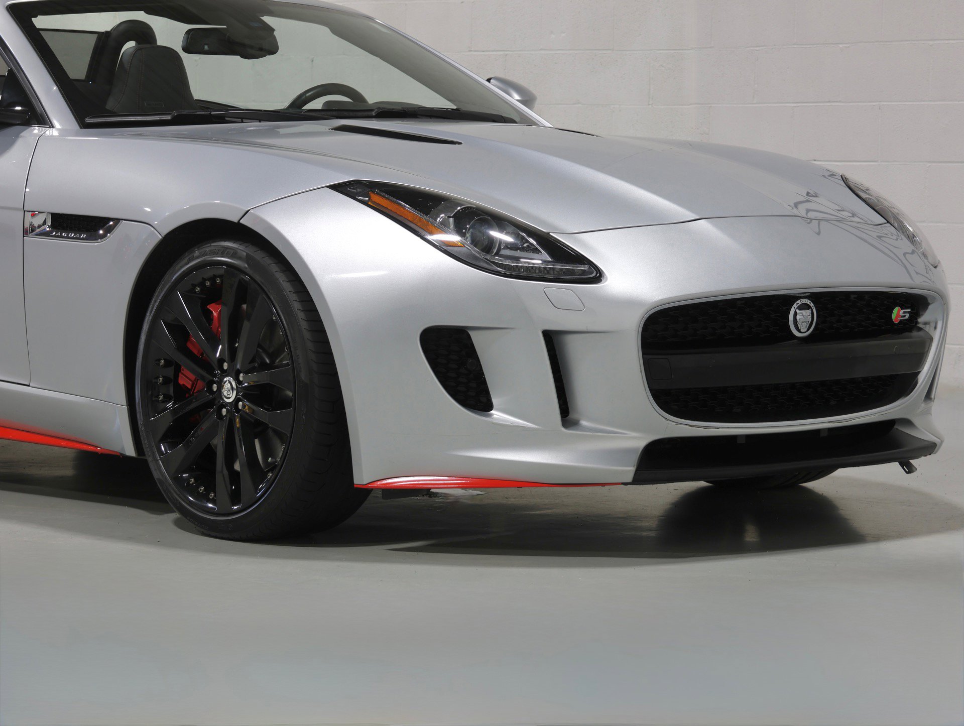 Used 2014 Jaguar F-TYPE S image 39
