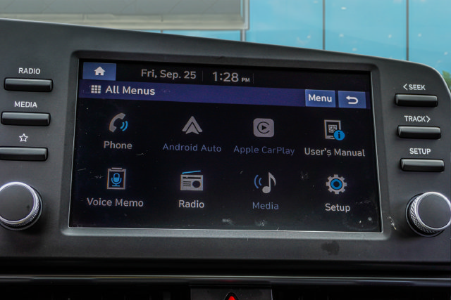 Used 2023 Hyundai Elantra SE FWD image 17