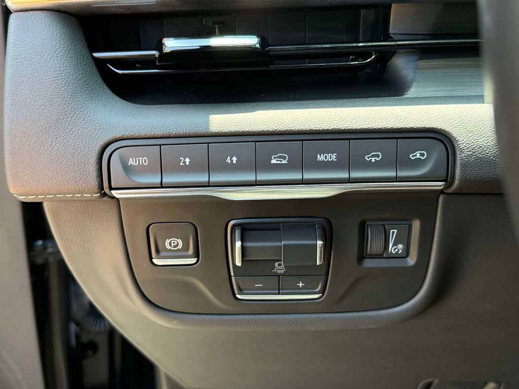 Used 2024 Cadillac Escalade ESV Sport w/ LPO, ONYX Package AWD/4WD image 31