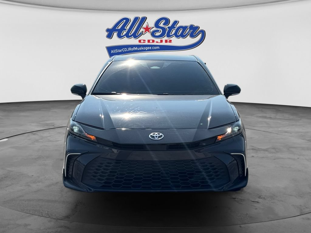 Used 2025 Toyota Camry SE FWD image 2