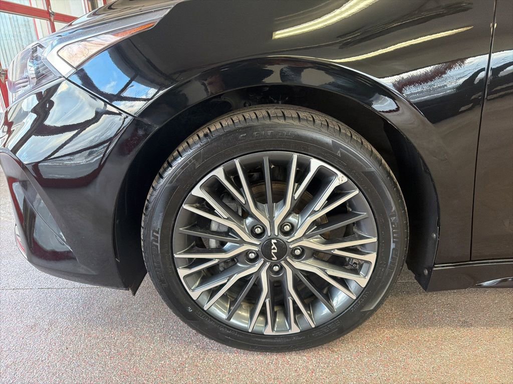 Used 2024 Kia Forte GT-Line w/ GT-Line Premium Package image 4