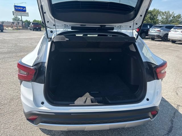 Certified 2025 Chevrolet Trax LT w/ Driver Confidence Package FWD image 16