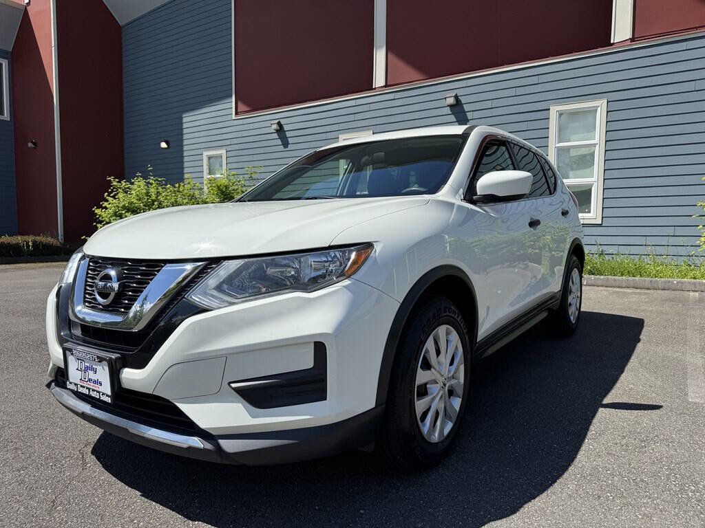 Used 2017 Nissan Rogue S w/ S Family Package image 5