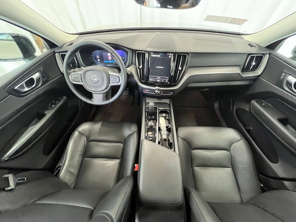 Used 2024 Volvo XC60 B5 Core image 11