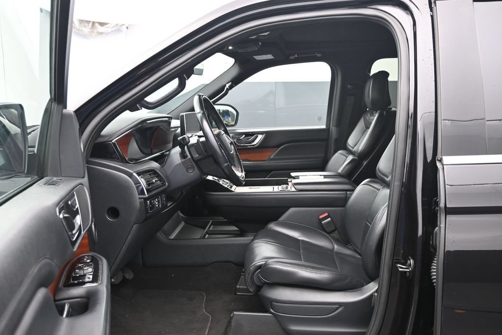 Used 2024 Lincoln Navigator Premiere AWD/4WD image 30