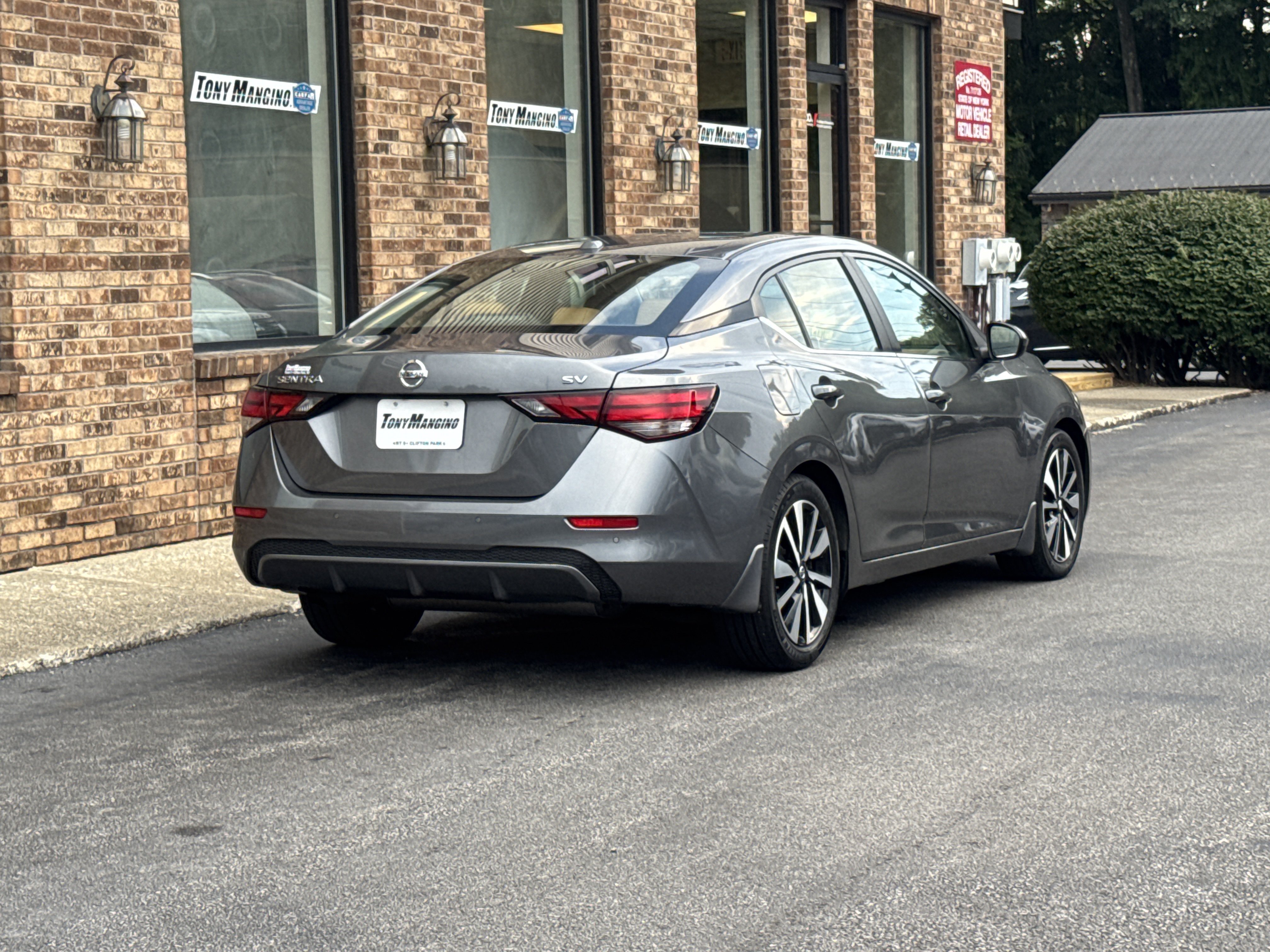 Used 2023 Nissan Sentra SV w/ SV Premium Package FWD image 5