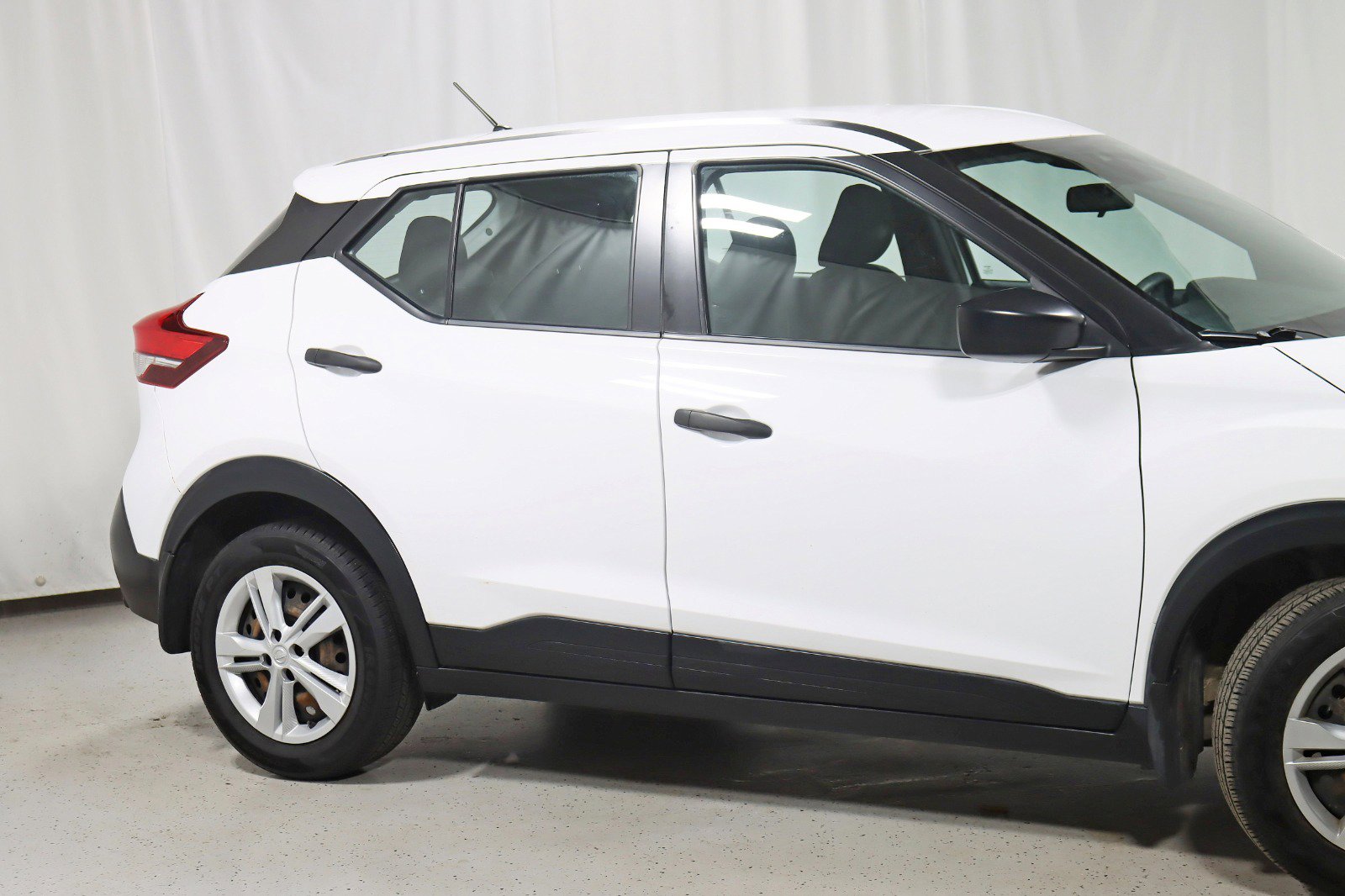 Used 2020 Nissan Kicks S image 3