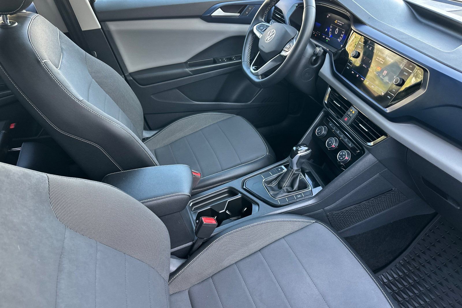 Certified 2023 Volkswagen Taos SE image 16