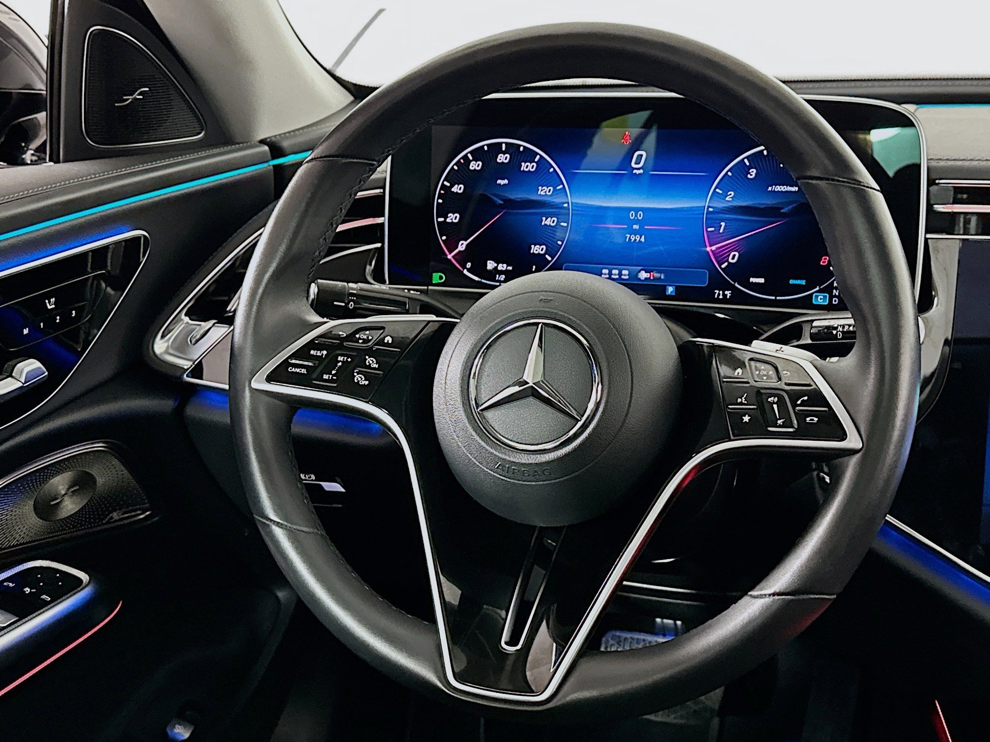 Used 2025 Mercedes-Benz E 450 4MATIC Sedan w/ MBUS Superscreen Package image 8