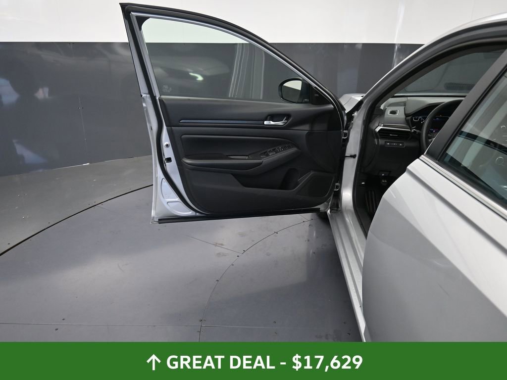 Used 2024 Nissan Altima 2.5 SV image 25