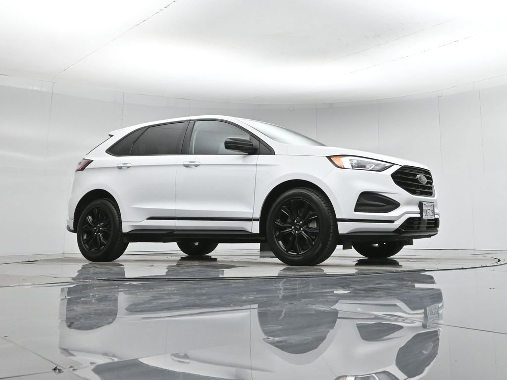 Used 2024 Ford Edge SE w/ Black Appearance Package image 4