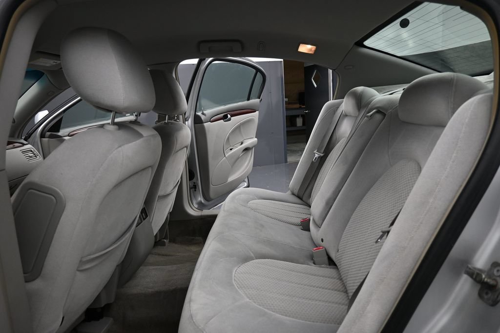 Used 2009 Buick Lucerne CX FWD image 28