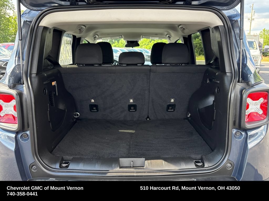 Used 2023 Jeep Renegade Latitude AWD/4WD image 28