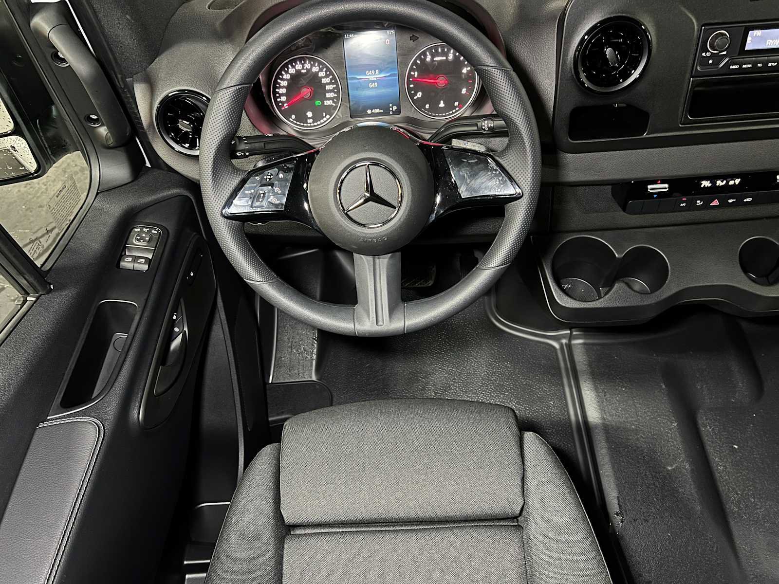 Used 2025 Mercedes-Benz Sprinter 2500 image 33
