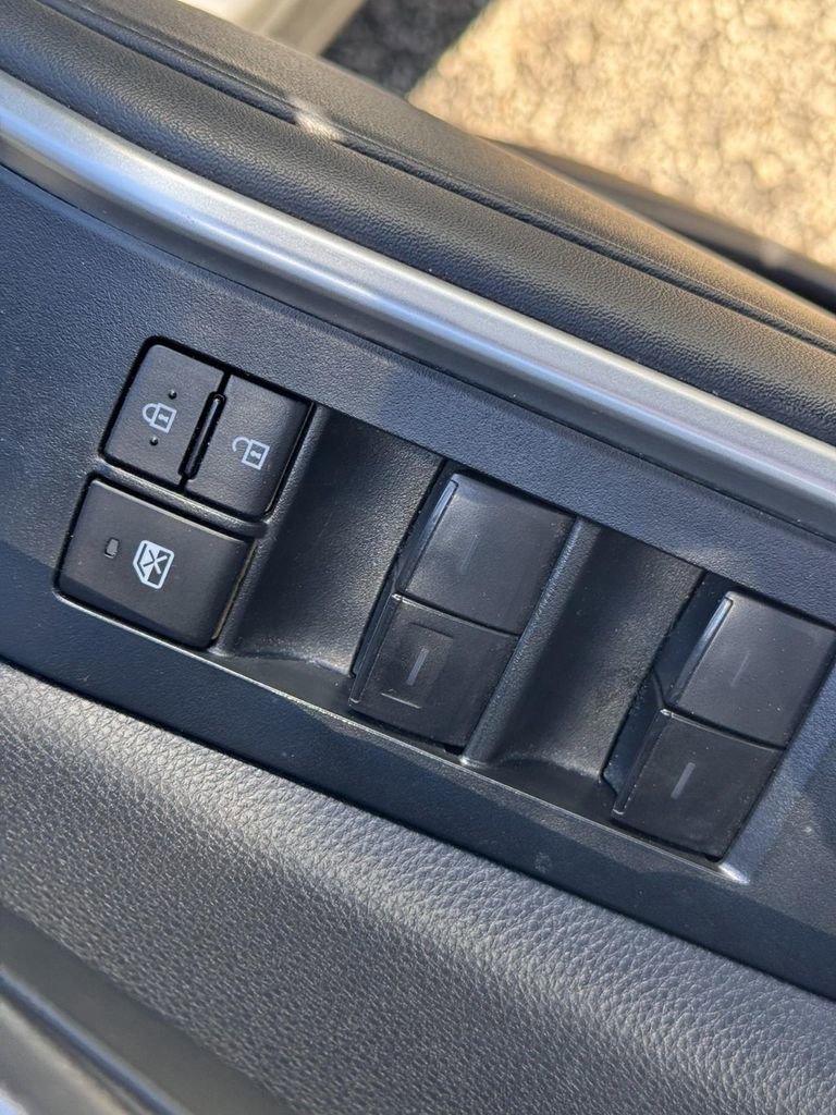 Used 2023 Toyota Highlander LE image 16