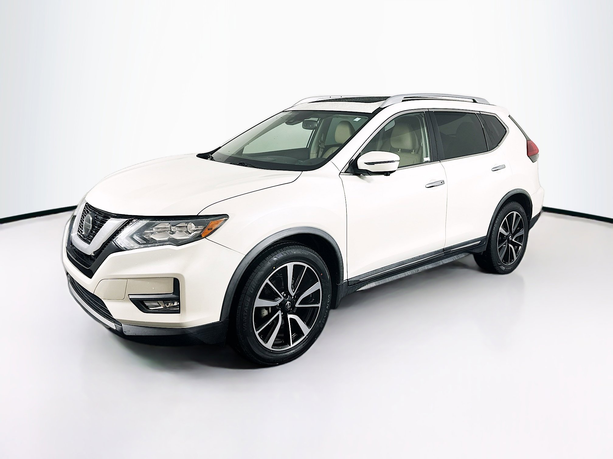 Used 2018 Nissan Rogue SL w/ Premium Package image 3