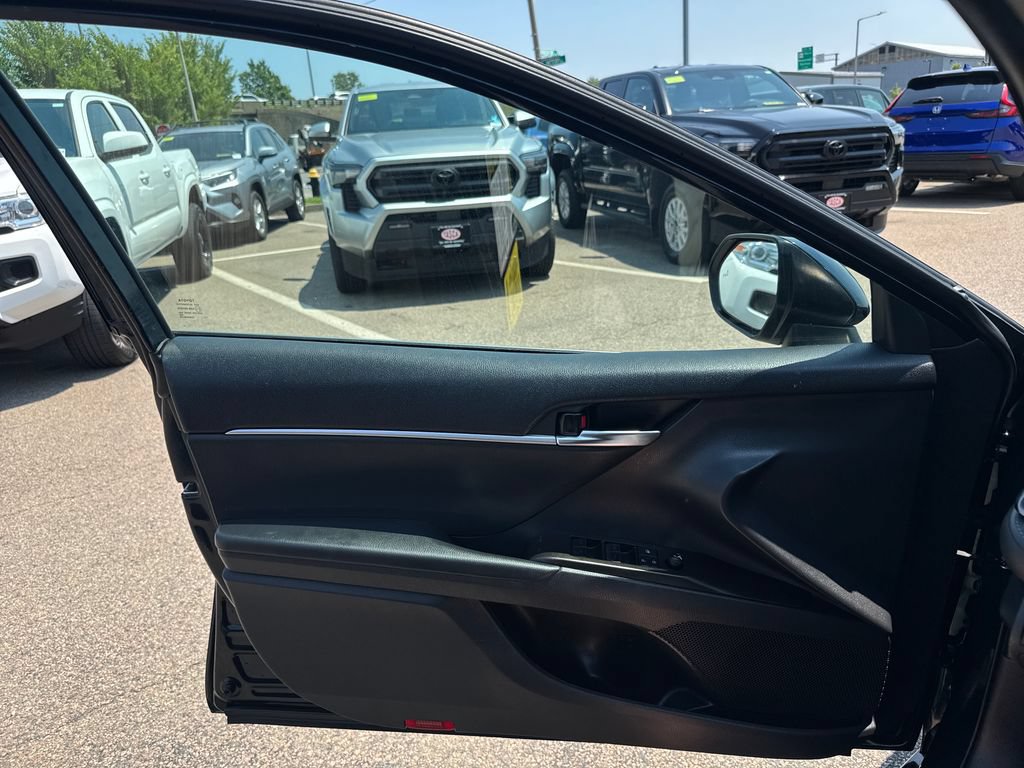 Used 2021 Toyota Camry SE w/ Cold Weather Package FWD image 31