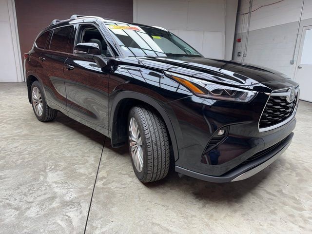 Used 2023 Toyota Highlander Platinum image 5