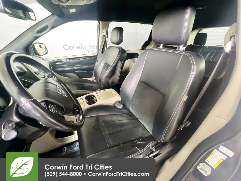 Used 2018 Dodge Grand Caravan SXT image 23