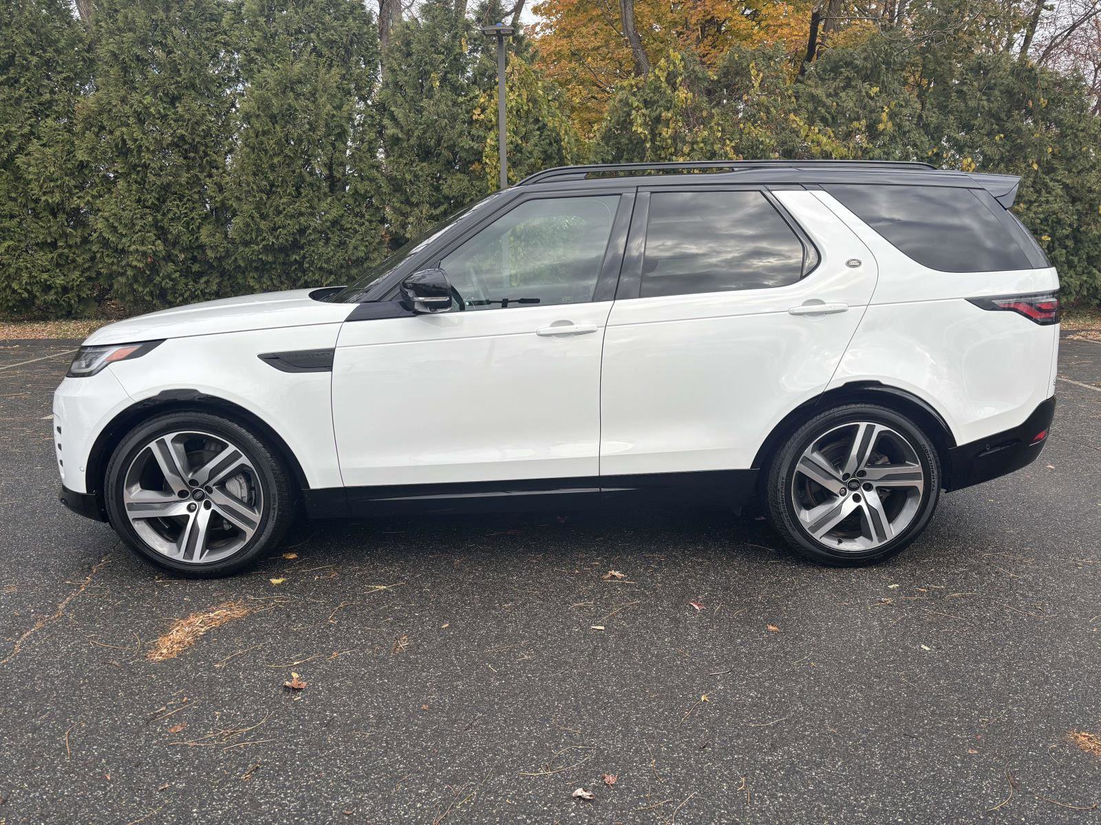 Used 2023 Land Rover Discovery S R-Dynamic image 8