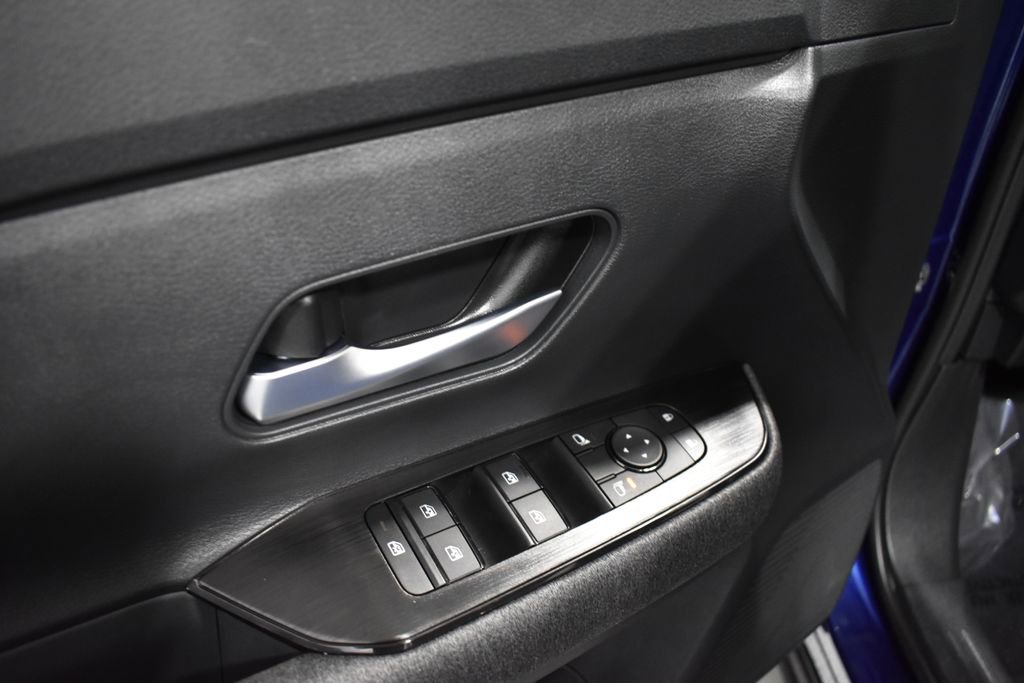 Certified 2025 Nissan Kicks SV image 15