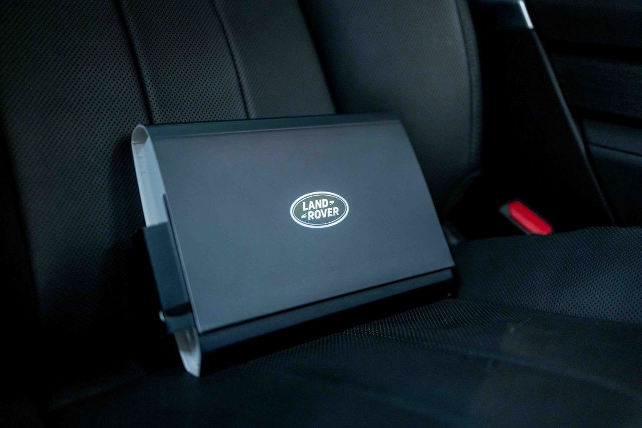 Used 2025 Land Rover Range Rover SE image 56