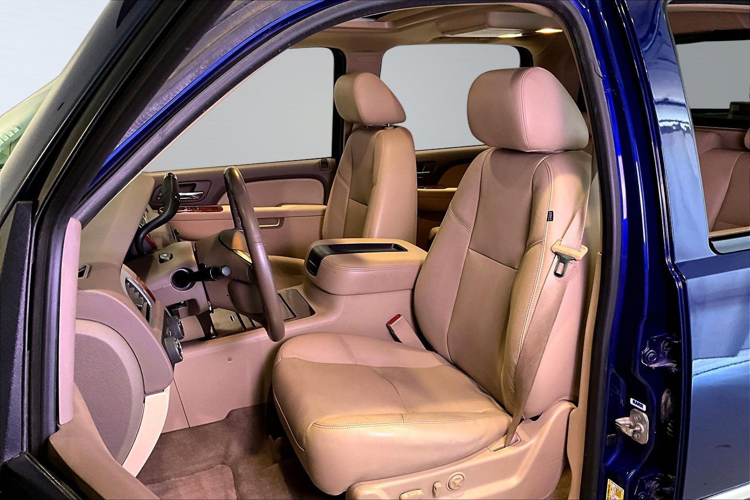 Used 2013 Chevrolet Avalanche LTZ AWD/4WD image 23