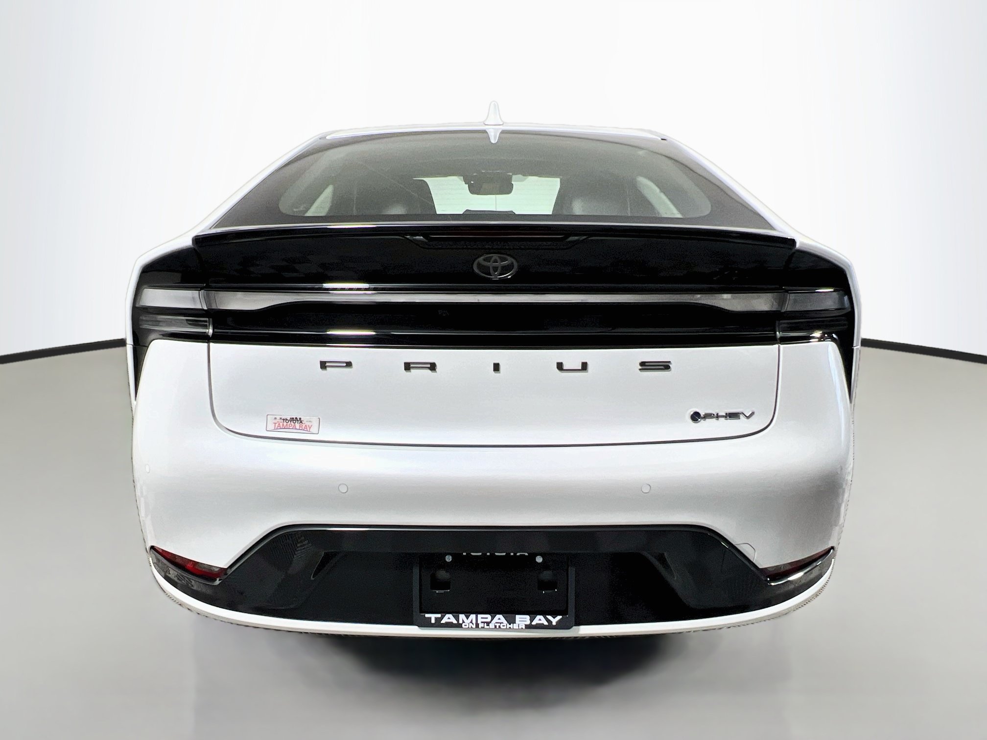 Used 2025 Toyota Prius Plug-In Hybrid FWD image 6