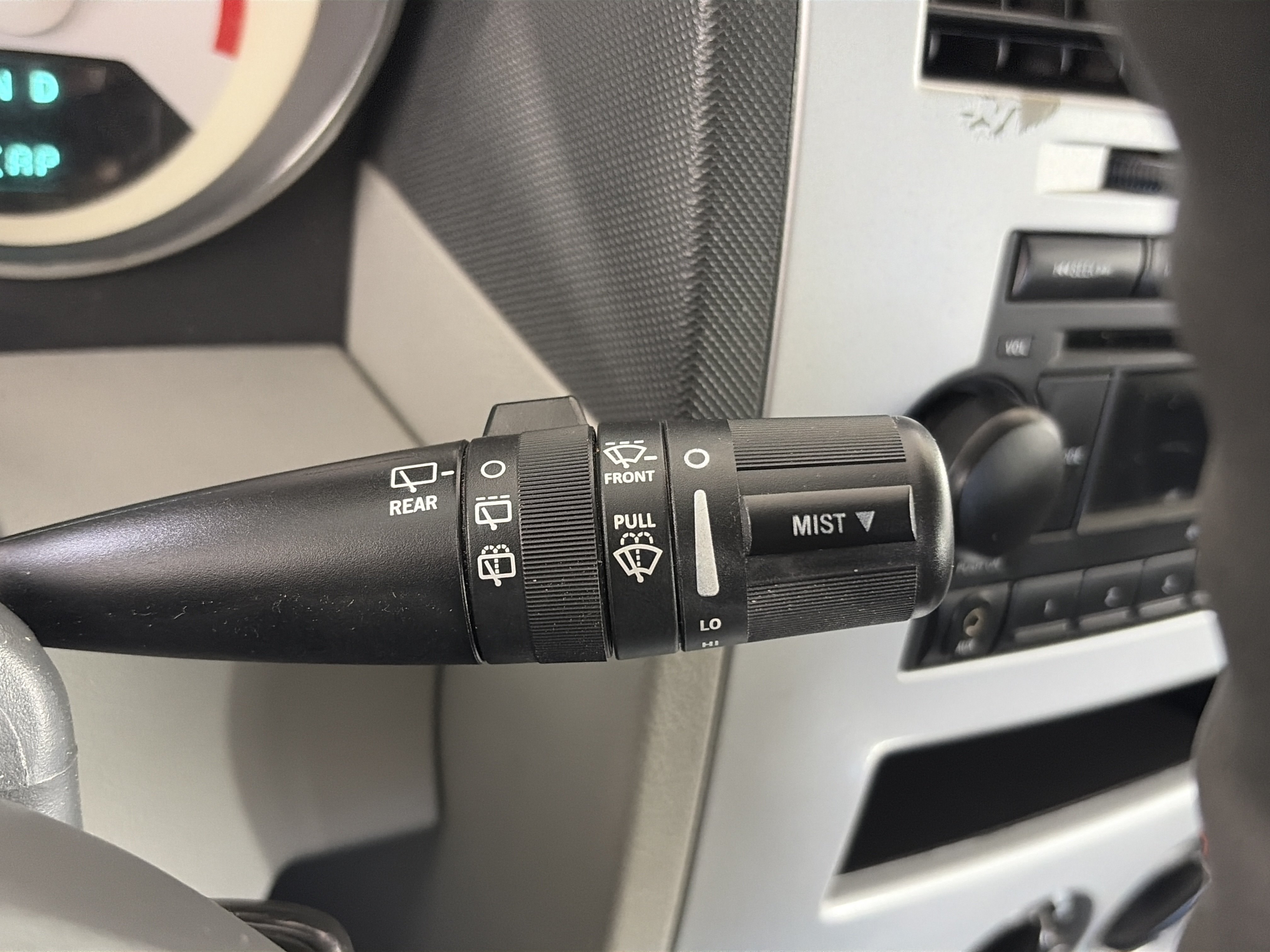 Used 2007 Dodge Caliber SXT w/ Driver Convenience Group FWD image 29