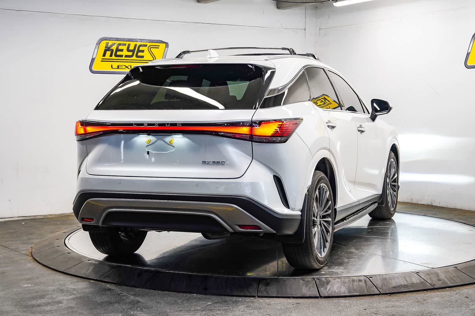 Used 2024 Lexus RX 350 Premium w/ Convenience Package FWD image 4