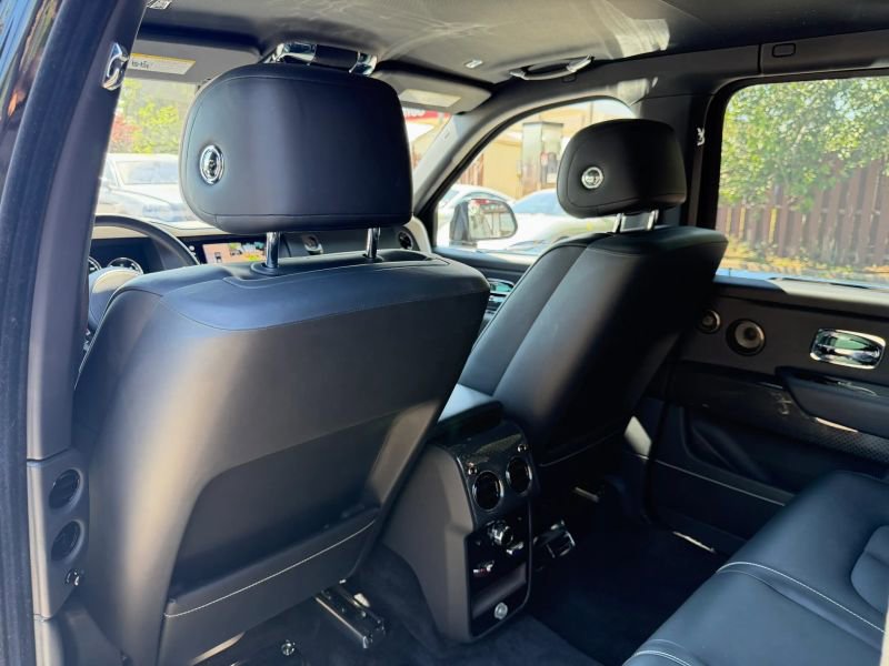 Used 2022 Rolls-Royce Cullinan Black Badge w/ Dark Exterior Package AWD/4WD image 20