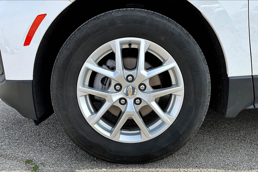 Used 2022 Chevrolet Equinox LS w/ LS Convenience Package image 12